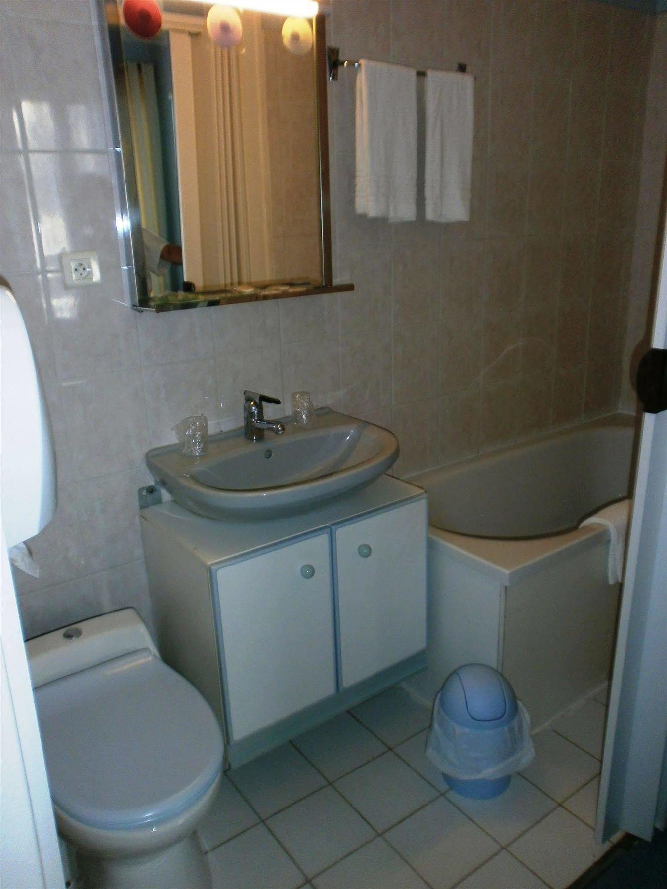 Hotel La Belle Etoile Saint-Nazaire  Bagian luar foto